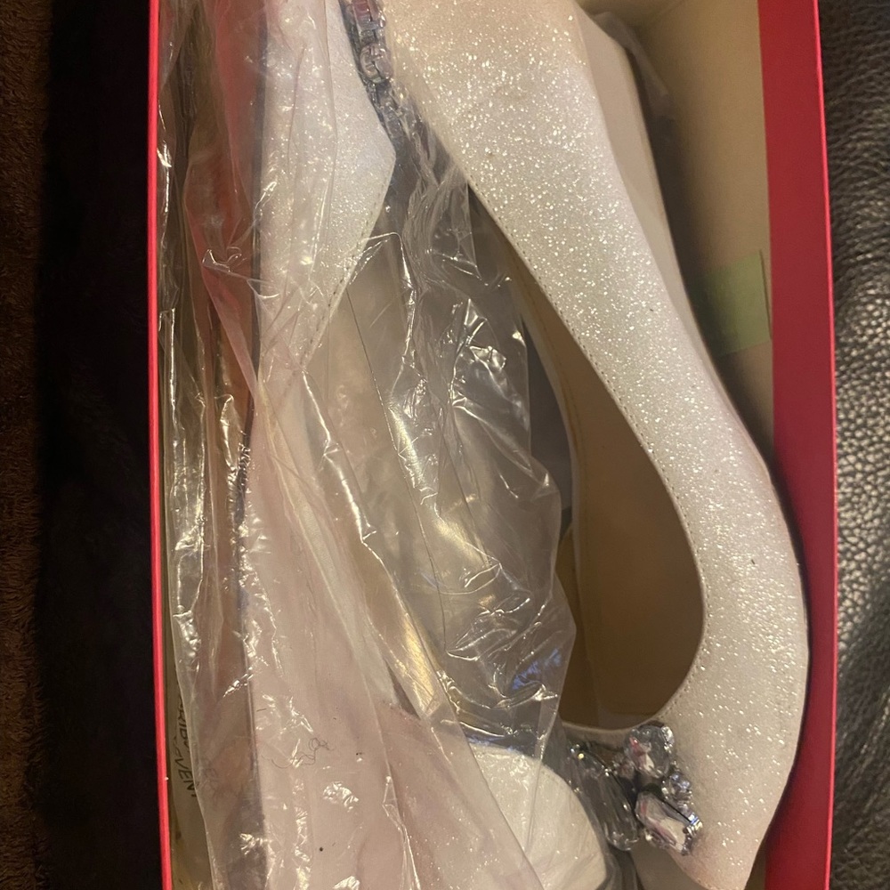 Wedge with glittered fabric